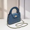Bolso cuadrado pequeño de piel de cordero estilo Chanel con cadena de rombos, mini bolso de media luna portátil para hombro o mensajero