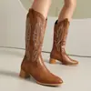 Botas Western Bordadas con Cuello en V 2026 Comercio Exterior Otoño Nuevo Estilo Europeo y Americano Punta Redonda Cremallera Lateral Tacón Grueso Tacón Alto Botas para Mujer