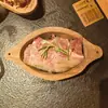Hot Pot de Carne Famoso na Internet com Fogareiro Cerâmico Único em Formato de Pé e Louças Cerâmicas em Estilo Rústico para Preparação do Hot Pot