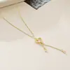 Colar Pingente Coração Cravejado com Zircônia Estilo Nicho Transfronteiriço, Joia Exquisita Simples e Versátil com Flores Tridimensionais