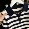2026 Verano Nuevo Ajuste Delgado Estilo Old Money Cuello Polo Medio Botón Rayas Tejido de Seda de Hielo Manga Corta Camiseta para Mujer Moderna