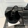 Bolsa de Peluche Transfronteriza para Mujer 2025 Nueva Moda Bolso de Peluche Versátil Bolso de Peluche de Moda Bolso Tote Ligero Casual