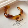 Pulsera abierta de resina de color europeo y americano, patrón geométrico irregular, pulsera de resina con halo, pulsera exagerada transfronteriza