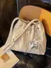 Bolsa de Ombro Casual da Moda com Personalidade, Design de Nicho, Bolsa Feminina Moderna e Estilosa, Bolsa Tote de Nicho para o Verão 2026