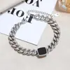 Colar Europeu e Americano Transfronteiriço Personalizado com Corrente Grossa de Aço Titânio, Joia de Ouro 18K de Nicho de Luxo Leve, Toque de Alto Padrão, Acessório de Pescoço que Não Desbota