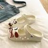 2026 Verão Sapatos Mary Jane Perfurados Femininos Roupa Externa Solado Grosso Antiderrapante Super Fofos Estilo Menina Macio Sandálias Fechadas