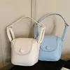 Mini Bolso de Color Sólido Estilo Coreano para Mujer 2026 Primavera Nueva Moda Elegante Bolso Silla de Montar Ligero Versátil Bolso para Auriculares