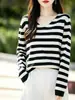 Suéter de punto rayado versátil casual estilo francés de imitación algodón que reduce la edad para mujer, suéter de cuello en V, top exterior suave