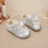Sapatos infantis de sola macia desenho animado menina laço sapatos infantis primavera e outono estilo coelho renda tênis princesa prata único