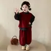 Lindo Conjunto Estilo Bosque Rojo Retro Encantador Nuevo Llegado Primavera 2026 Conjunto de Tres Piezas Floral Retro para Niñas Elegante Versátil