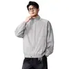 Nueva chaqueta vaquera con un acabado lavado de moda, cuello mao, forro de forro polar y un estilo de ropa de trabajo retro americano engrosado, diseñada para hombres y que ofrece un corte holgado para el invierno.