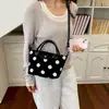 Bolso de diseño de lunares de nicho transfronterizo para mujer, nuevo estilo 2026, bolso de hombro tipo tote artístico, versátil, casual, bolso ligero tipo bollo