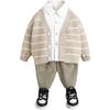 Terno de primavera para meninos 2025 Novo estilo ocidental infantil primavera e outono casaco coreano suéter conjunto de três peças da moda para bebês