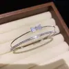 Popular en Japón y Corea, pulsera abierta de lazo de circón de doble capa, nicho de lujo ligero con un toque de alta gama, accesorio de mano exquisito y versátil
