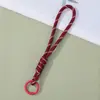 Alça de celular em renda listrada colorida e fresca, cordão curto trançado à mão com acessório de argola para bolsas e chaves