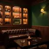 Sofá de bar de puros club privado americano mesa y sillas de bar de whisky retro estilo dinero viejo combinación de asientos individuales y dobles