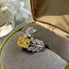 Novo Anel Aberto Feminino de Moda de Luxo Leve Folhas Cor Topázio Amarelo Diamante Doce Estilo Frio Açucarado Anel de Dedo
