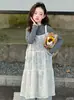 Conjunto Coreano para Niñas 2026: Vestido, Jeans con Ribete de Encaje, Conjunto de Tres Piezas, Vestido Camisola de Primavera, Atuendo Dulce