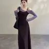 Vestido Camisola Falsa Duas Peças Manga Longa Color Block Decote Assimétrico Ombro a Ombro Feminino Outono Sensação de Alto Padrão Ajuste Slim Cintura Marcada Patchwork Saia Longa