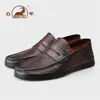 Sapatos Masculinos Gongyang 2026 Outono/Inverno Novo Respirável Superfície Macia Solado Macio Couro Genuíno Sapatos Casuais de Couro Masculinos Mocassins