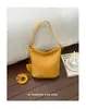 Bolsa de balde de nicho transfronteiriça de alta qualidade para mulheres, nova, textura tecida retrô, bolsa de ombro único de axila, bolsa de mão para trabalho e trajeto