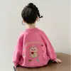 Chaqueta de Dibujos Animados para Niñas Conjunto de Primavera 2026 Nueva Elegante Chaqueta de Béisbol con Forma de Corazón y Oso para Niñas y Niños Pequeños en Primavera y Otoño