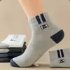 Calcetines calcetines de hombre otoño e invierno transpirables absorbentes de sudor desodorantes calcetines deportivos casuales para hombre calcetines nuevos para hombre al por mayor