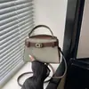 Bolsa pequena quadrada de design único para mulheres, novo modelo outono 2026, color blocking versátil, bolsa de ombro/transversal de luxo leve e estilosa
