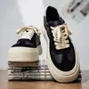 Zapatos de Hombre de Moda Otoño 2025 Nuevos de Cuero Casual Versátiles Tenis Suela Gruesa Aumento Oculto de Altura Gamuza Zapatos de Moda