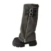 Botas femininas versáteis e estilosas com fivela de cinto, salto grosso, design moderno e estiloso, cano alto franzido, sola grossa, botas de motocicleta estilo calça 2026 para o outono