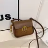Bolsos de Alta Gama y Elegantes para Mujer 2025 Nuevas Bolsas de Axila de Moda Versátil de un Solo Hombro Cruzada Pequeña Cuadrada