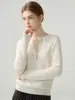 Suéter de Caxemira Novo Outono/Inverno 2026 Feminino Gola Tesoura Multi-Botões Cor Sólida Elegante Versátil Malha Solta Camada Base Top