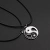 Joyería de Aliexpress más vendida Collar de pareja blanco y negro Europeo y americano Transfronterizo Hecho a mano Tai Chi Yin-Yang Bagua Collar con cordón de cuero para mujer