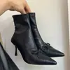 Botas Martin de Couro com Bico Fino e Salto Alto para Outono e Inverno, Estilo Maduro e Estável, Combinadas com Calças de Barra Larga