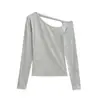 2606-26 Primavera Estilo Coreano Slim Fit Vazado Manga Longa com Decote Assimétrico e Design Off-Shoulder