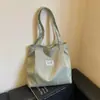 Otoño 2026 Nuevo Elegante Fresco Simple Gran Capacidad Lona Artístico Casual Estudiante Bolso de Hombro Único Portátil Tote