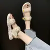 Sandálias Romanas de Solado Grosso de Verão Estilo Fada Feminino Roupa de Fora para Férias na Praia Sapatos de Praia Estudante Planos Antiderrapantes Versátil