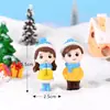 Chen Jun Manualidades Paisaje Micro Invierno Pareja Muñeco de Nieve Figura, Regalo Creativo Día de San Valentín, Llavero Adorno de Plástico