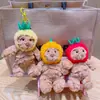 Chapéu de Fruta Criativo de Celebridade da Internet Pingente de Pelúcia de Urso Boneca Desenho Animado Pegador Pequeno Boneco Chaveiro Atacado