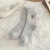 Calcetines de Coral Fleece de Invierno, Engrosados para Calidez, Bordado de Oso Lindo, Calcetines de Media Pantorrilla para Mujer, Calcetines Cálidos para el Suelo Estilo Ins