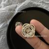 Botón cuadrado de metal estilo fragante al por mayor con diamantes completos para suéter de dama de lujo ligero, hebilla decorativa para abrigo de otoño fino