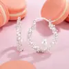 Aretes de Aro de Perla Plateada Rota con un Toque de Alta Gama, Diseño de Nicho de Lujo Ligero, Aretes Versátiles y Elegantes para Moda y Uso Diario