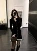 Vestido negro elegante de talla petite para mujer, nueva colección de otoño, que irradia un hermoso estilo francés.