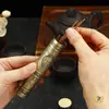 Estátua de Buda Vintage em Relevo Suporte de Incenso de Metal para Uso Doméstico, Incensário Portátil e Suporte de Incenso de Uso Duplo para Incensos em Vareta