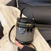Bolso moderno con alto atractivo estético, bolso cruzado de moda, nuevo modelo de verano 2026, bolso tipo cubo de diseño de nicho