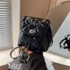 Mochila Feminina Corrente Lingge 2025 Nova Casual Prata Bolsa Saco Viagem Diária Versátil Mochila para Ir ao Trabalho