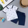 Conjunto de polo de manga corta con estampado de vela para niños, nuevo atuendo de bebé para niños pequeños, elegante conjunto de verano de dos piezas