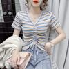 Camiseta de manga curta com decote em V e alça com cordão e listras arco-íris Simon Lerner para mulheres no verão Nova Slim-fit All-match Small Top