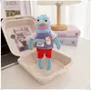 La ropa de los residentes de Fondo de Bikini incluye peces geniales, peces flácidos, colgantes de peces planos, llaveros, accesorios, chaquetas y overoles.
