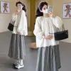 Conjunto de Ropa de Maternidad Nuevo para Primavera y Otoño 2026 Estilo Coreano Dulce Camisa Floral + Conjunto de Falda a Cuadros para Maternidad